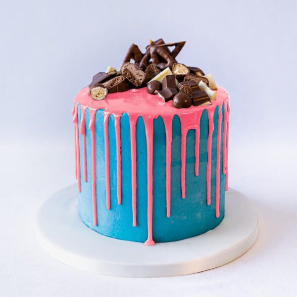 treats blue pink - Drip Cake with chocolate treats - Gabi Bakes Cakes